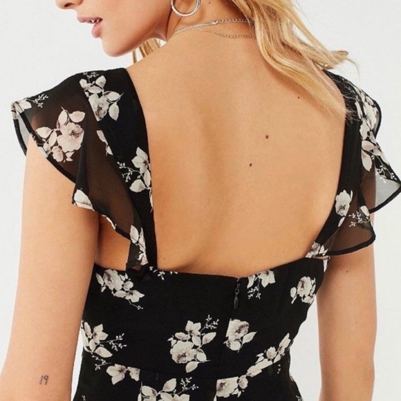 kimchi Blue UO Women’s Floral Romper - Picture 3 of 13